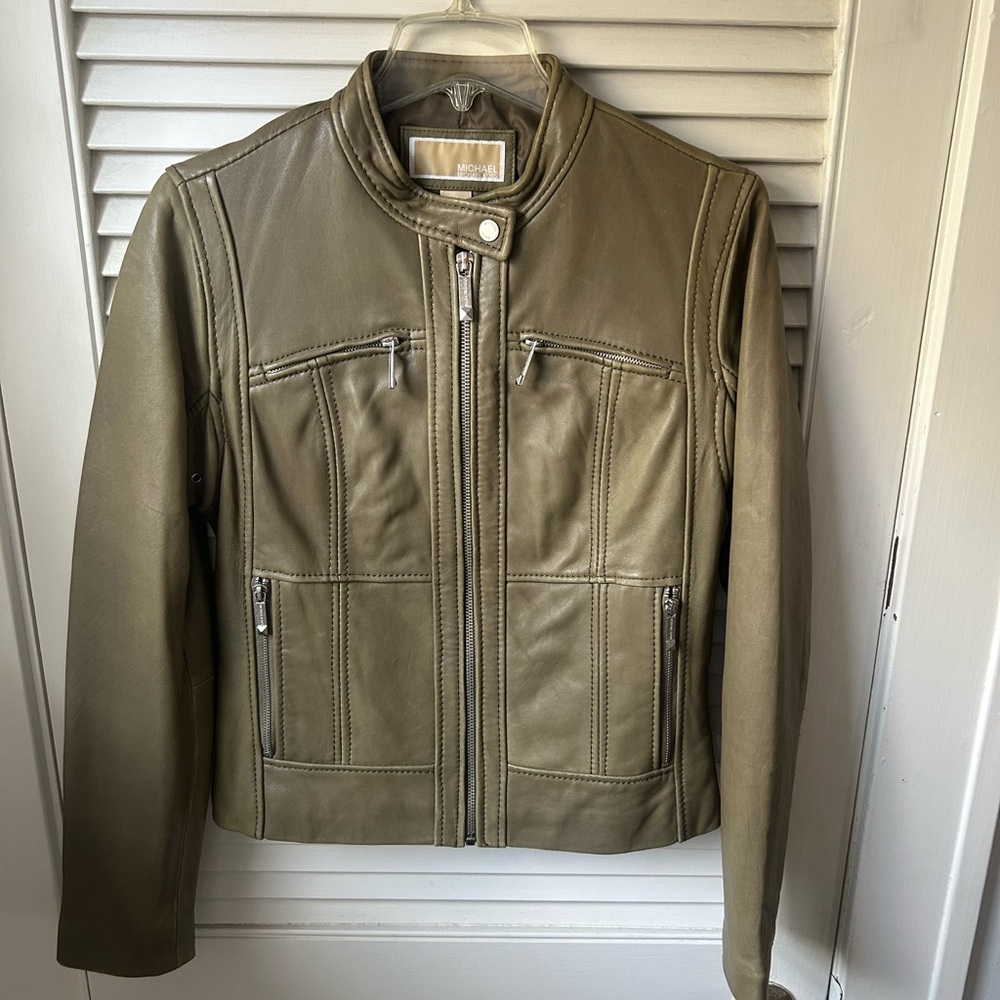 NWOT Michael Kors Med ladies green leather lined jacket.